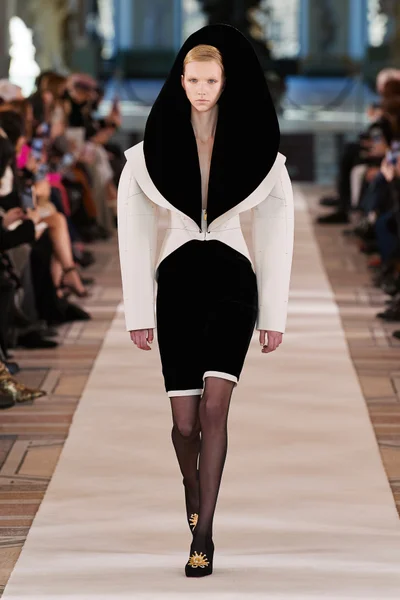 Look 3